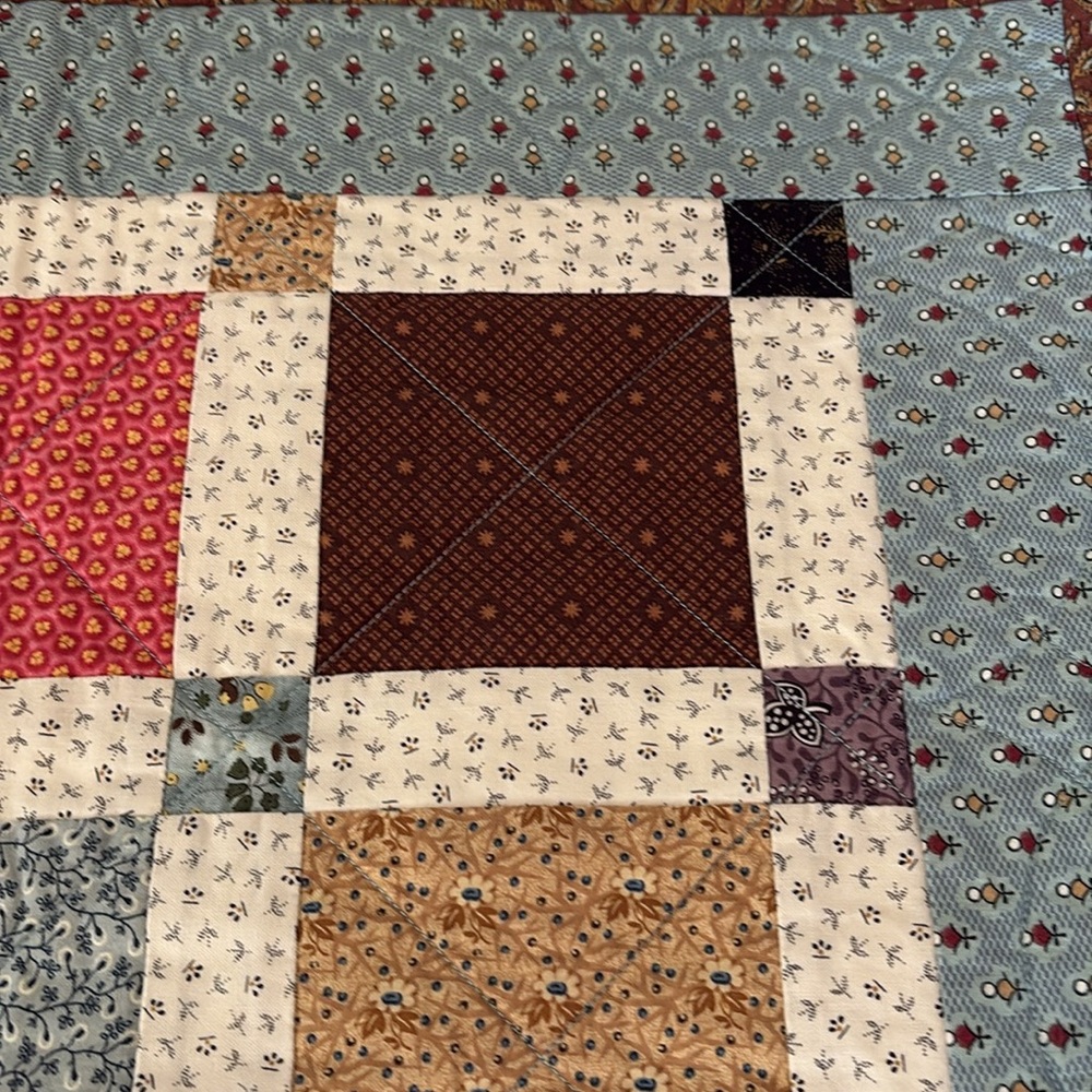 Patchwork Quilt with Multicolor Squares - Picture 7 of 11